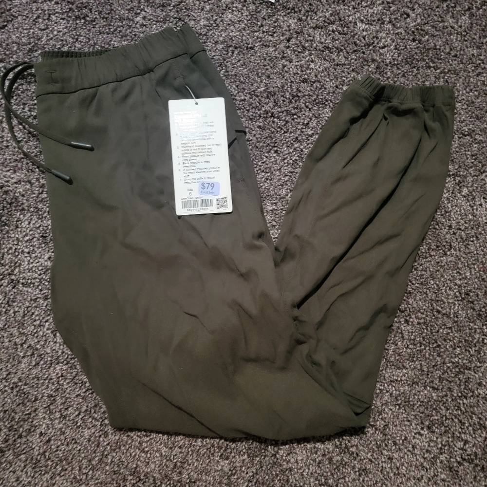 Lululemon Jogger size 6